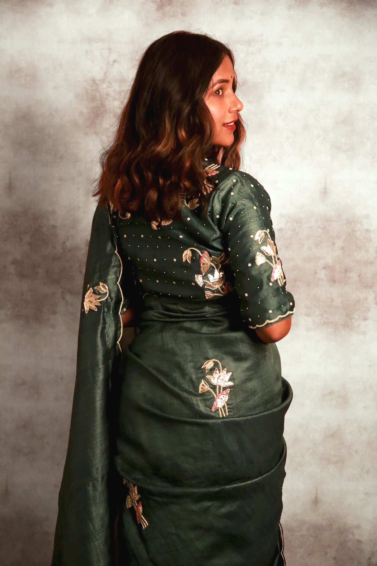 Shyamneel Elegant Bottle Green Tussar Silk Saree – Rich & Traditional Ethnic Wear for Festive Elegance