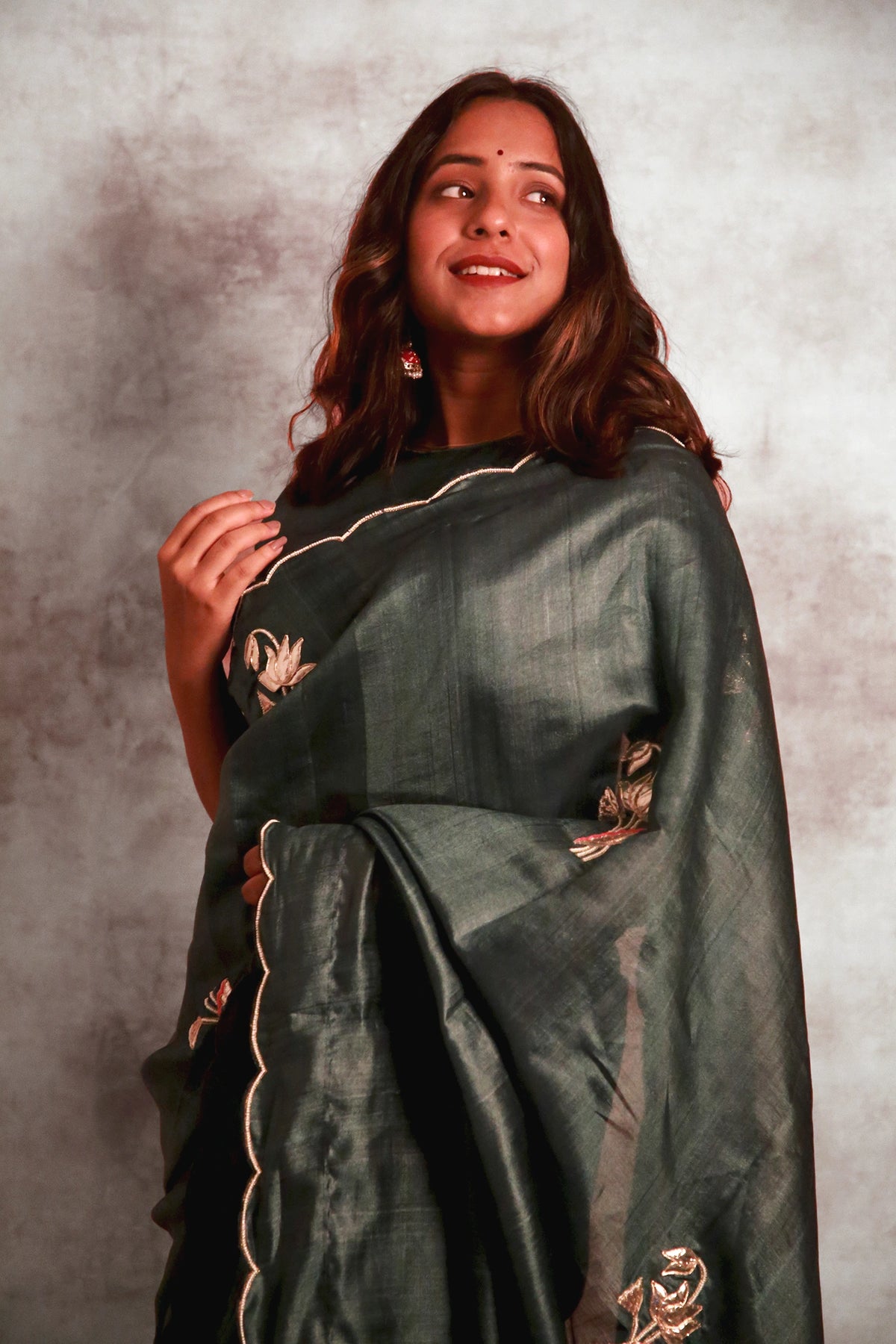 Shyamneel Elegant Bottle Green Tussar Silk Saree – Rich & Traditional Ethnic Wear for Festive Elegance