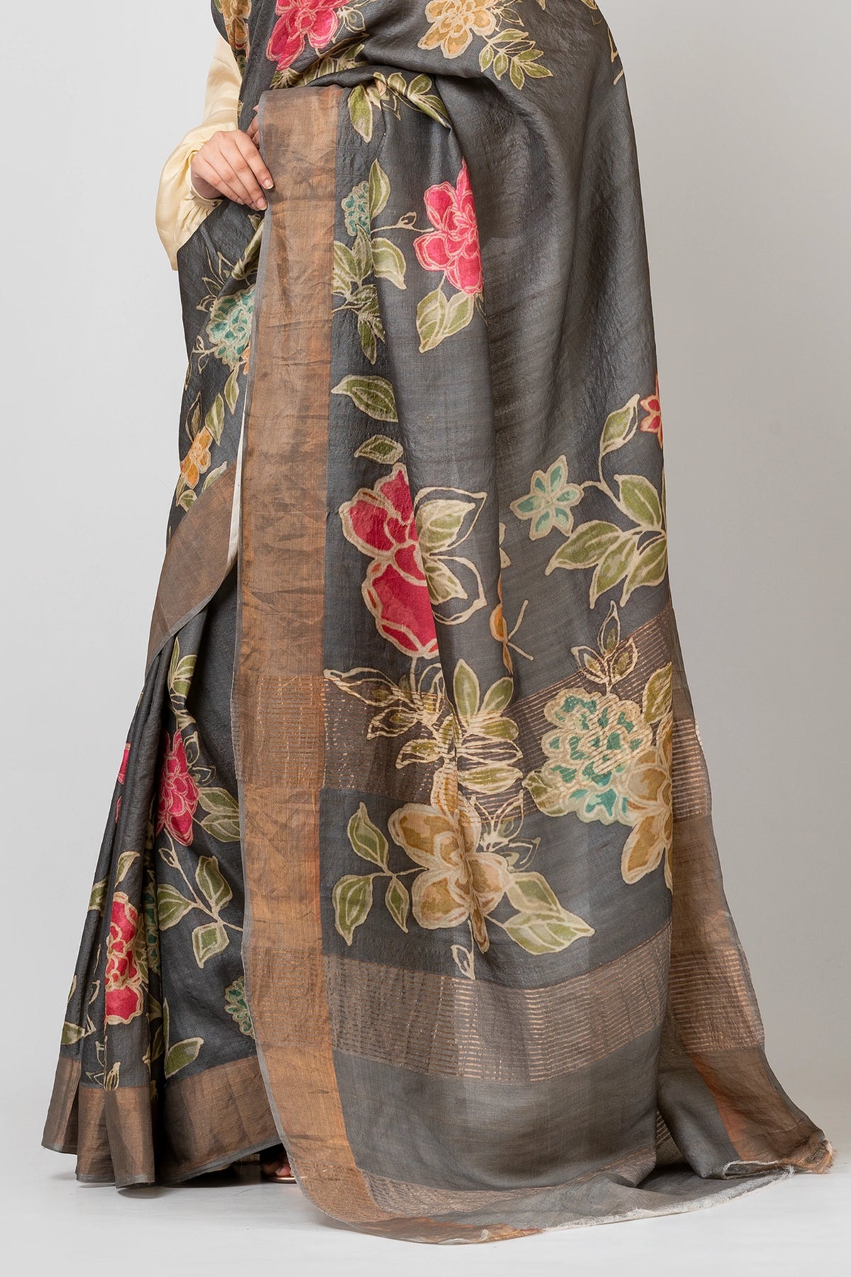 Pastel Petals Classic Grey Tussar Silk Saree – Lightweight Handwoven Saree for Subtle & Elegant Traditional Styling