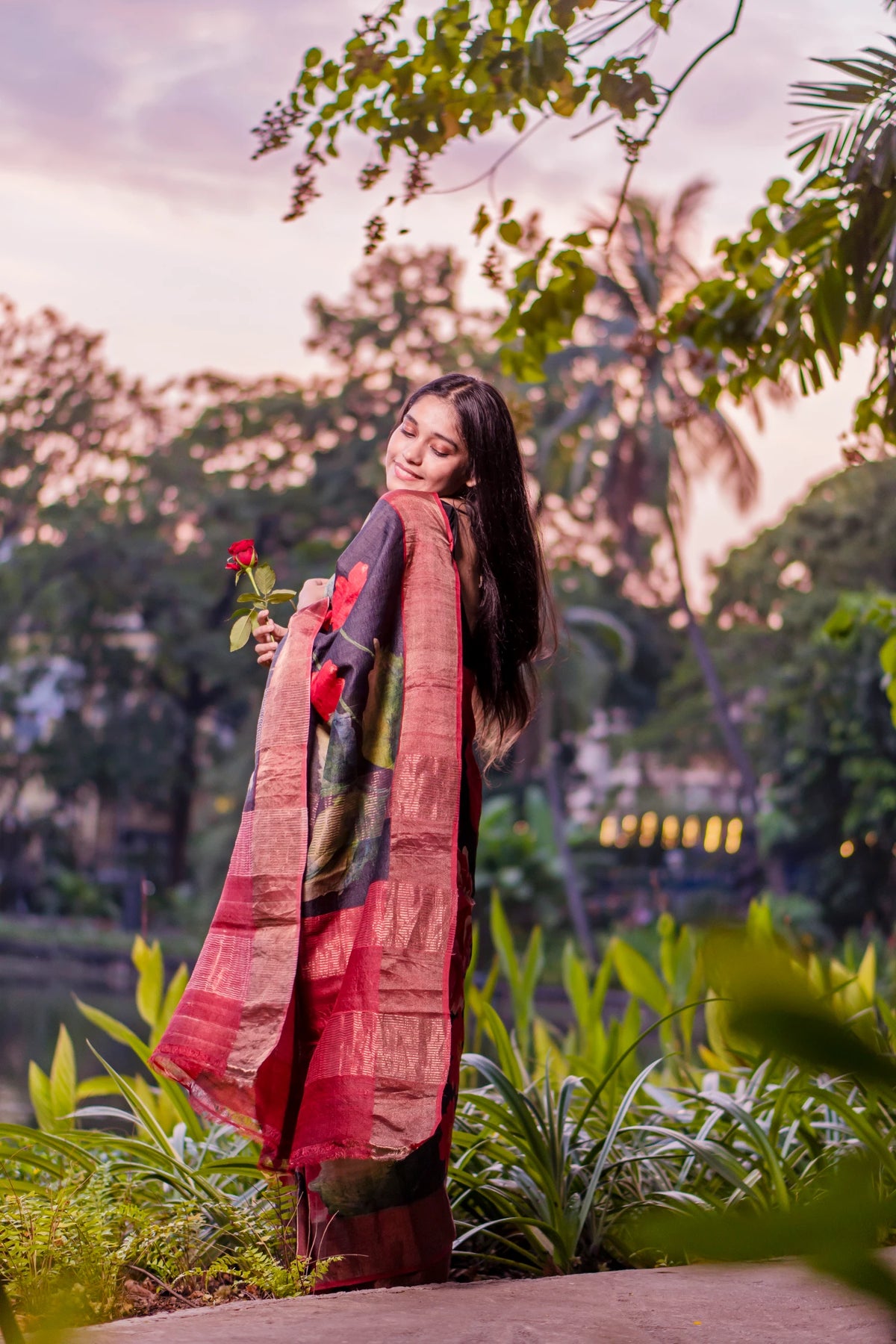 Rose Red Floral Bliss Premium Black Tussar Silk Saree with Zari Weaving – Ethnic Party Wear Saree