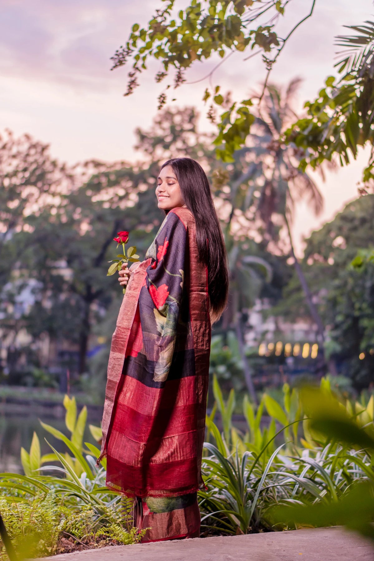 Rose Red Floral Bliss Premium Black Tussar Silk Saree with Zari Weaving – Ethnic Party Wear Saree