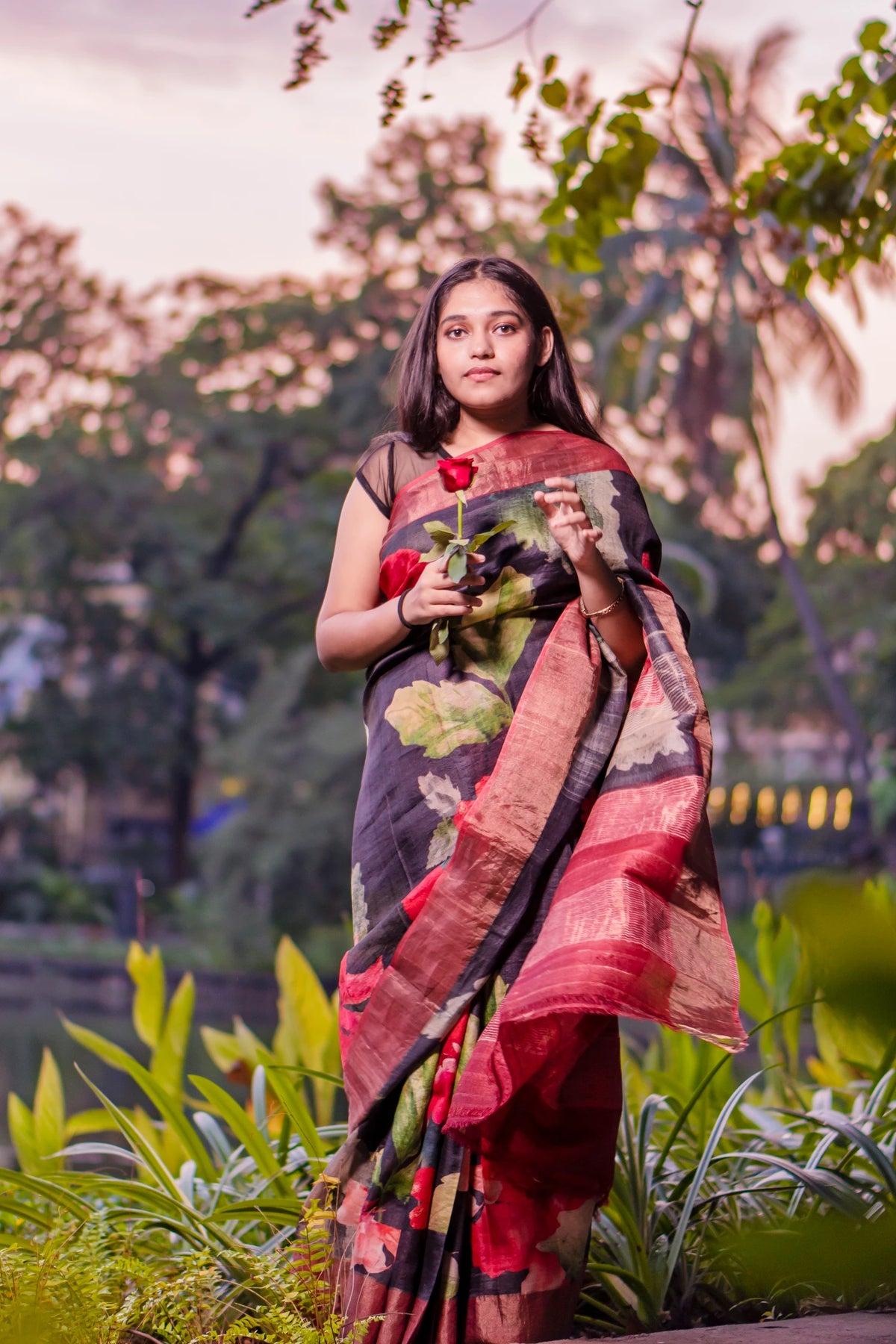 Rose Red Floral Bliss Premium Black Tussar Silk Saree with Zari Weaving – Ethnic Party Wear Saree