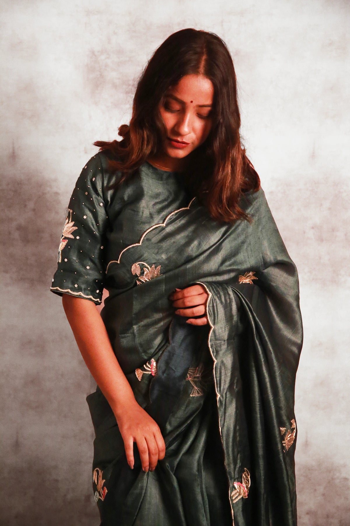 Shyamneel Elegant Bottle Green Tussar Silk Saree – Rich & Traditional Ethnic Wear for Festive Elegance