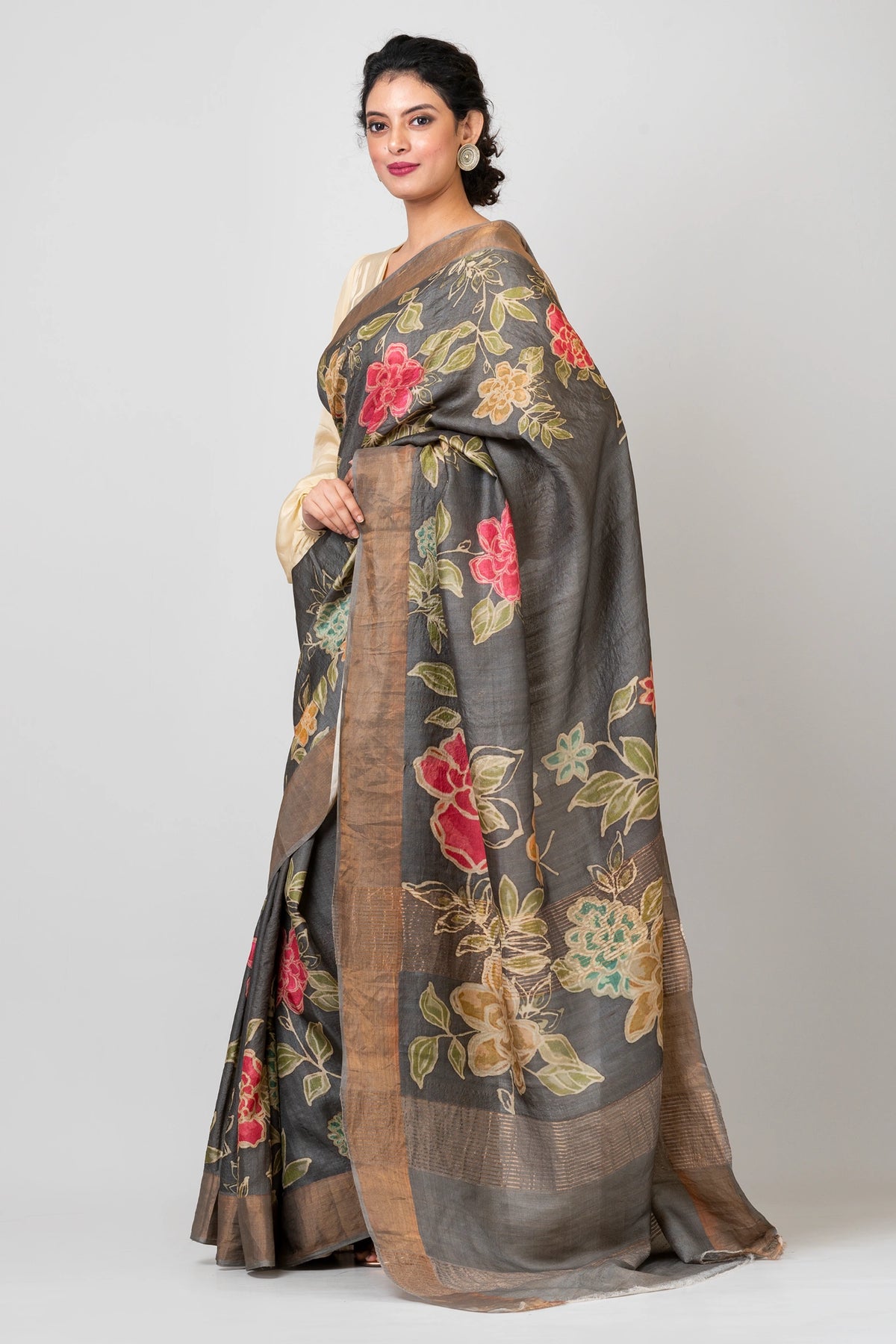Pastel Petals Classic Grey Tussar Silk Saree – Lightweight Handwoven Saree for Subtle & Elegant Traditional Styling