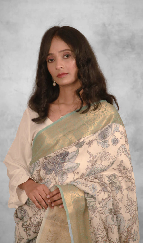 Wishpering Petals in Blue