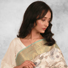 Wishpering Petals in Blue