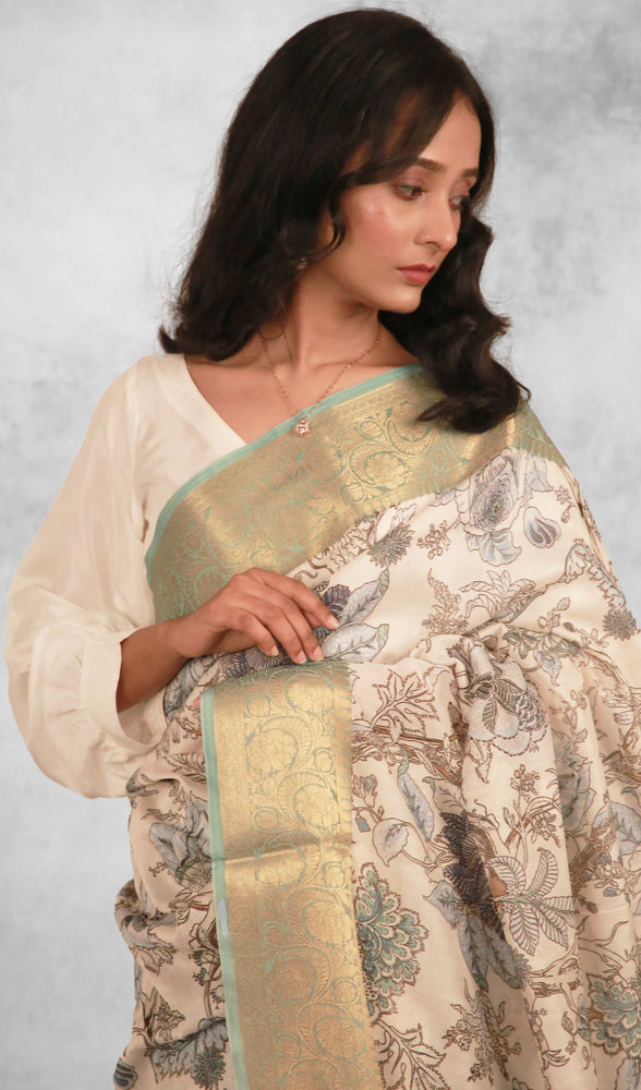 Wishpering Petals in Blue