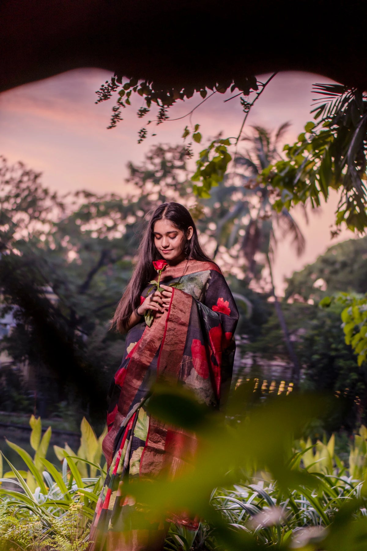 Rose Red Floral Bliss Premium Black Tussar Silk Saree with Zari Weaving – Ethnic Party Wear Saree