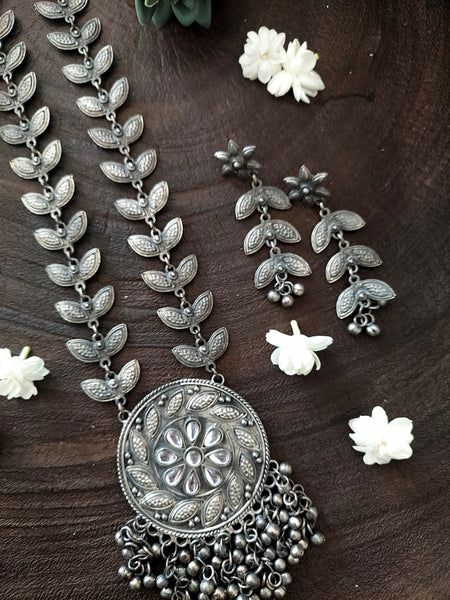 Antique Petal Jewel Traditional Silver Tone Necklace Set with Drop Earrings for Women