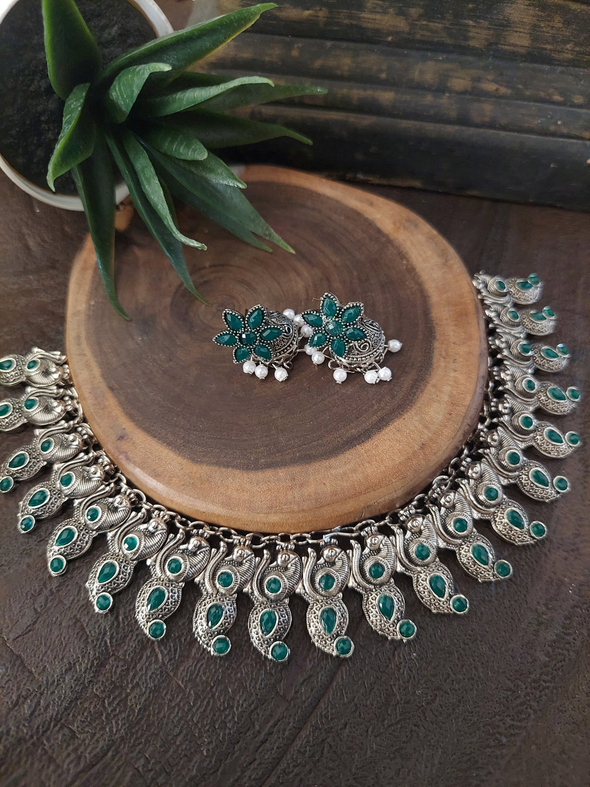 Classic jewel set Traditional Silver Finish Jewelry Set with Emerald Green Stone Neckpiece and Earrings